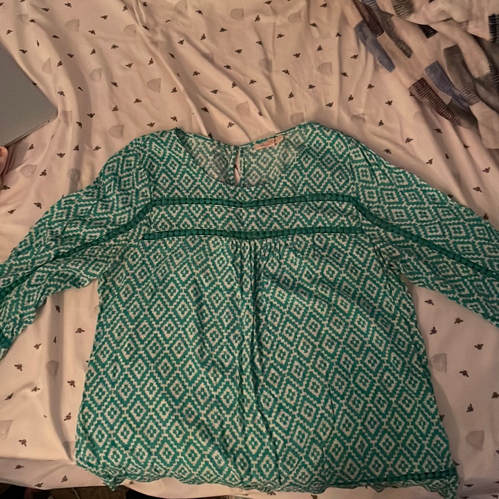Green/White shirt, diamond shape pattern, long sleeve. Brand: Skies Are Blue